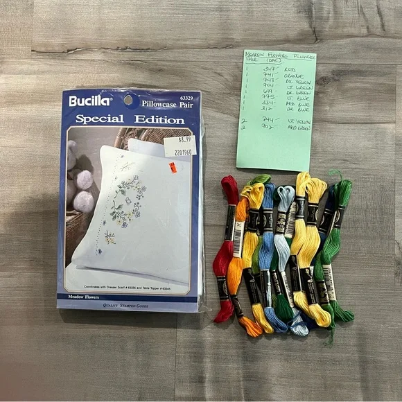 NWT Bucilla Special Edition Stamped Embroidery Flowers Pillowcase Pair & Floss - Picture 2 of 10